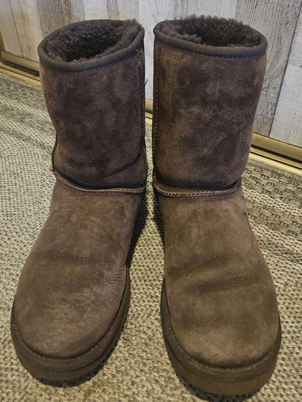 UGG Australia Womens Classic Short Brown Boots Suede 5825. 10